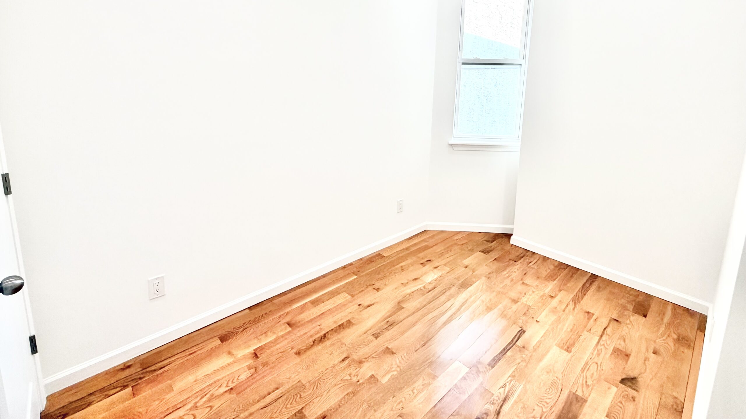 Spacious bedroom at 5354 Cedar Ave